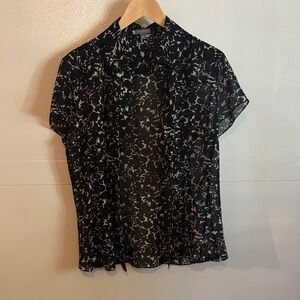 Ann Taylor Women's Black and White Floral collared shirt